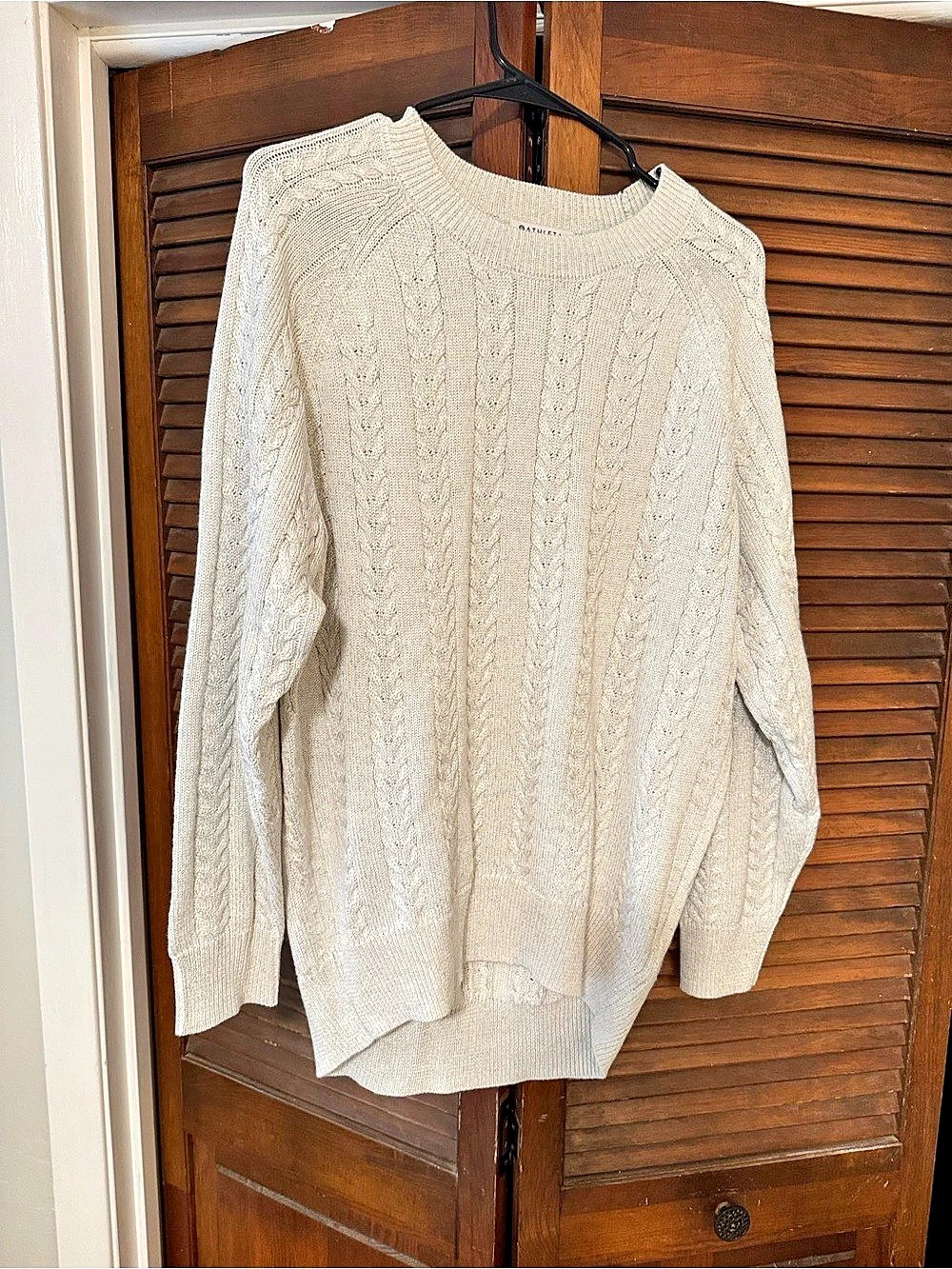 Athleta Cable Knit Crewneck Sweater in Cream Size Medium